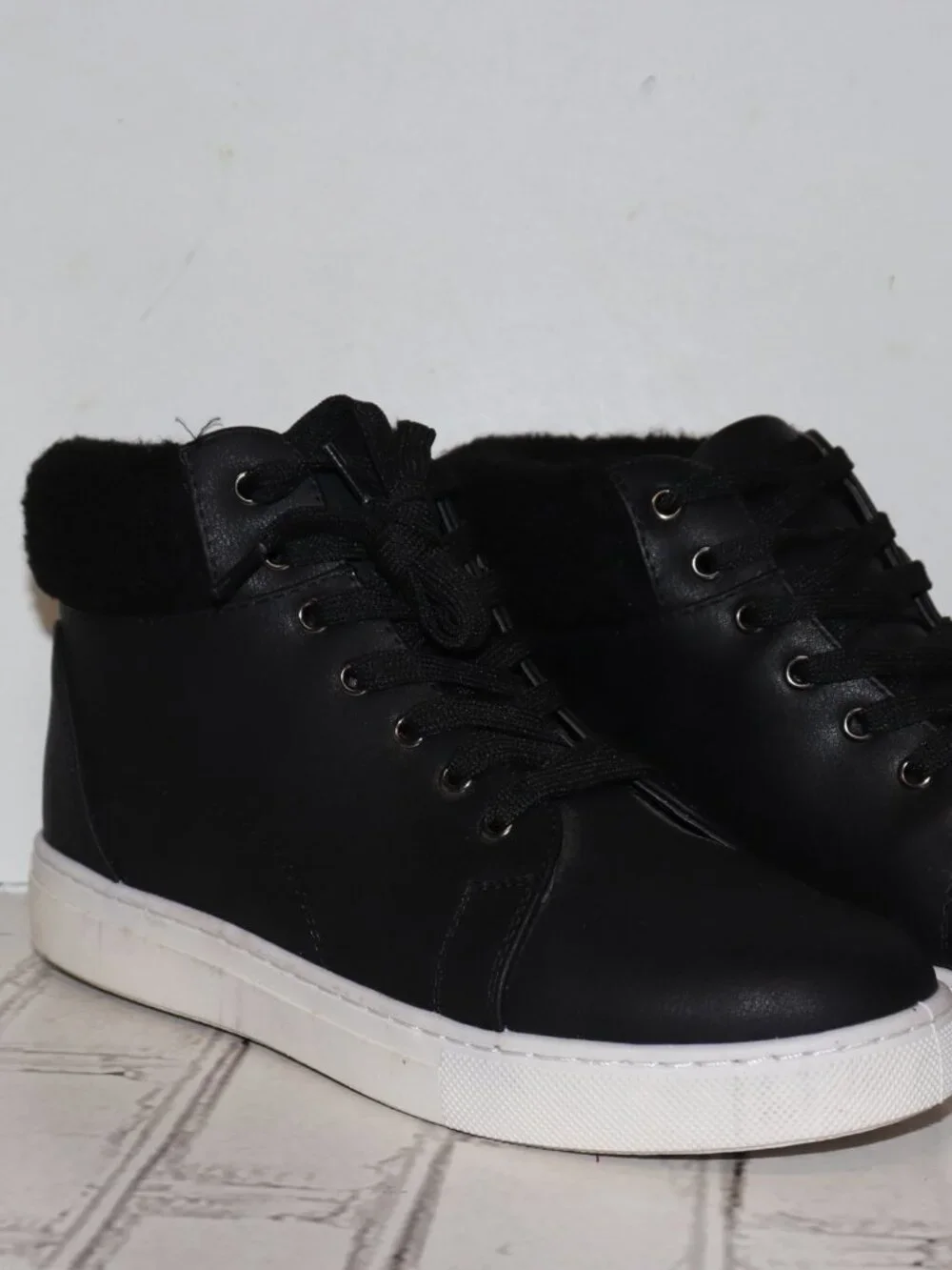 ✨ Women’s Sonoma High‑Top Sneakers · Black · Size 9 Stylish black high‑top sneak
